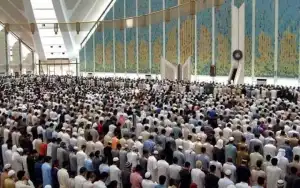 Bacaan Niat Sholat Idul Adha Bahasa Arab dan Tata Caranya