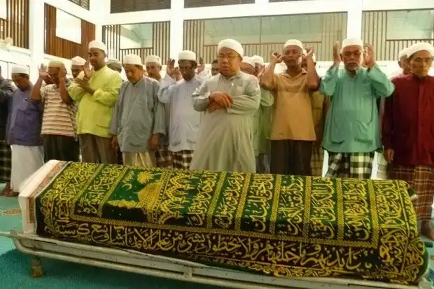 Bacaan Sholat Jenazah Lengkap Beserta Niatnya