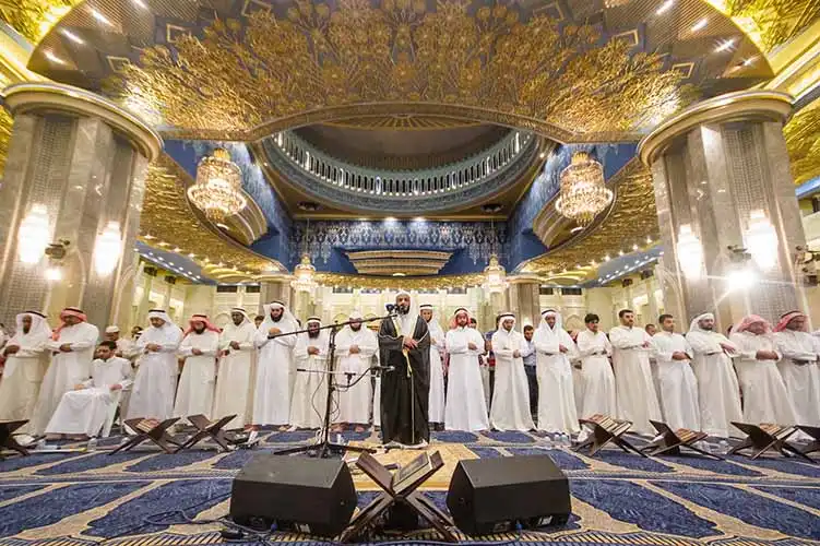 Sebutkan Keutamaan Salat Tarawih? Bacaan Niat dan Tata Caranya