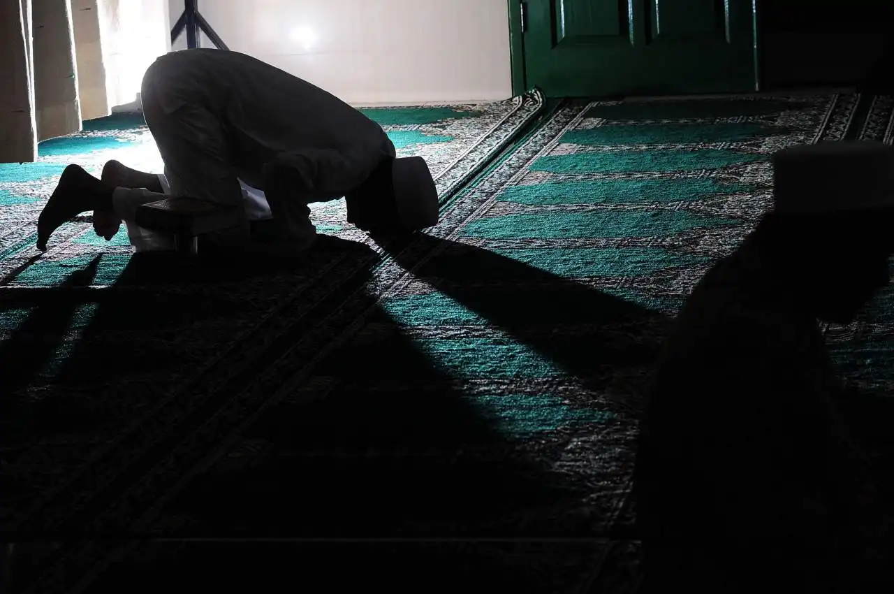 Waktu Sholat Tahajud Beserta Tata Cara dan Bacaan Niatnya