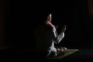 Bacaan Niat Sholat Jama Takhir Maghrib dan Isya