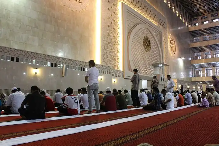 Bacaan Niat Tahiyatul Masjid Arab dan Latin