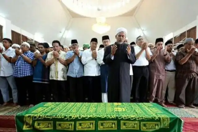 Bacaan Sholat Jenazah Muhammadiyah Arab dan Latin