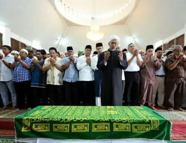 Bacaan Sholat Jenazah Muhammadiyah Arab dan Latin