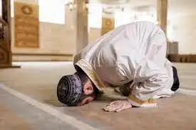 Tata Cara Mengqodho Sholat Maghrib di Waktu Isya Sendirian