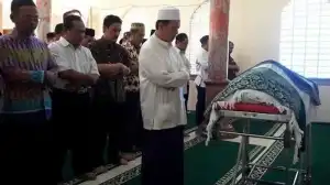 Urutan Tata Cara Menyolatkan Jenazah
