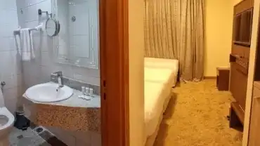 Toilet Hotel Safwat Al Madina