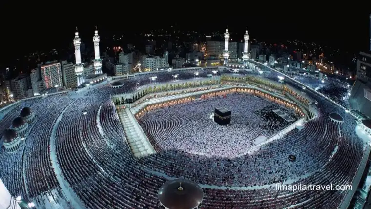Gambaran Masjidil Haram yang megah. Ini adalah destinasi wajib saat city tour Makkah bersama biro travel.