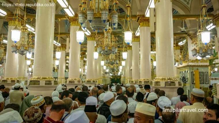 Jamaah yang mendapatkan tasreh Raudhah diizinkan masuk dan beribadah di Raudhah secara bergantian.