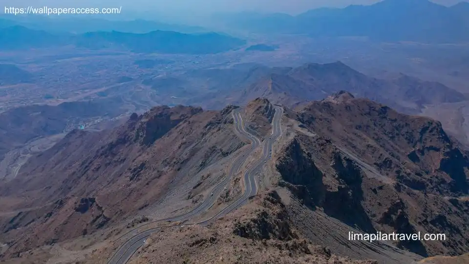 Pemandangan Thaif saat ini di siang hari. Thaif adalah tempat yang bersejarah bagi awal dakwah Rasulullah.